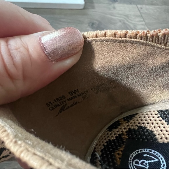 Bella Vita Mireya Leopard Knit Flats NWOT Wide Width - Picture 3 of 5